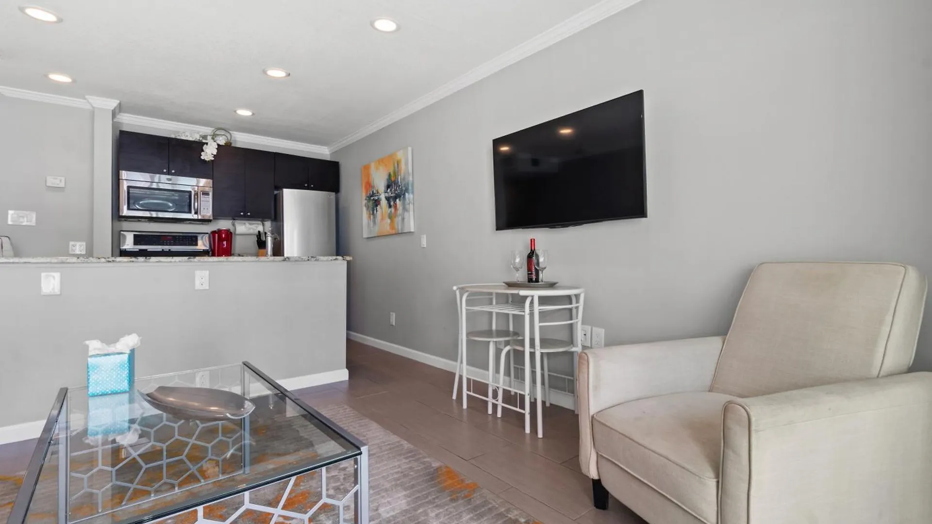 Apartment 227-Wifi, New Paint, Amazing Views, Close To Bucs Stadium Tampa